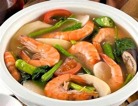  Sinigang na Hipon - Tarttuva Kirpeys ja Tuoreuden Riittoisuus yhdistyvät Täydelliseen Filippiiniläiseen Keittoon!