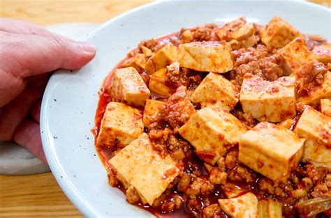  Mapo Tofu: Onko Maustavassa Chili-Kastikkeessa Upotettuna Tofu Taivaallinen?